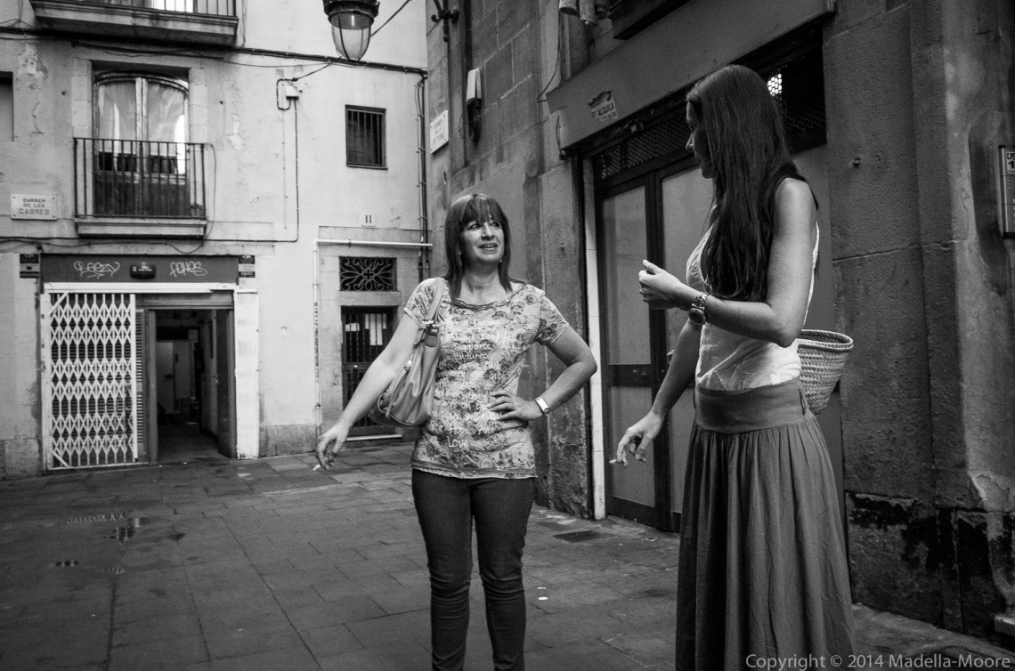 Two women smoking, Barcelona