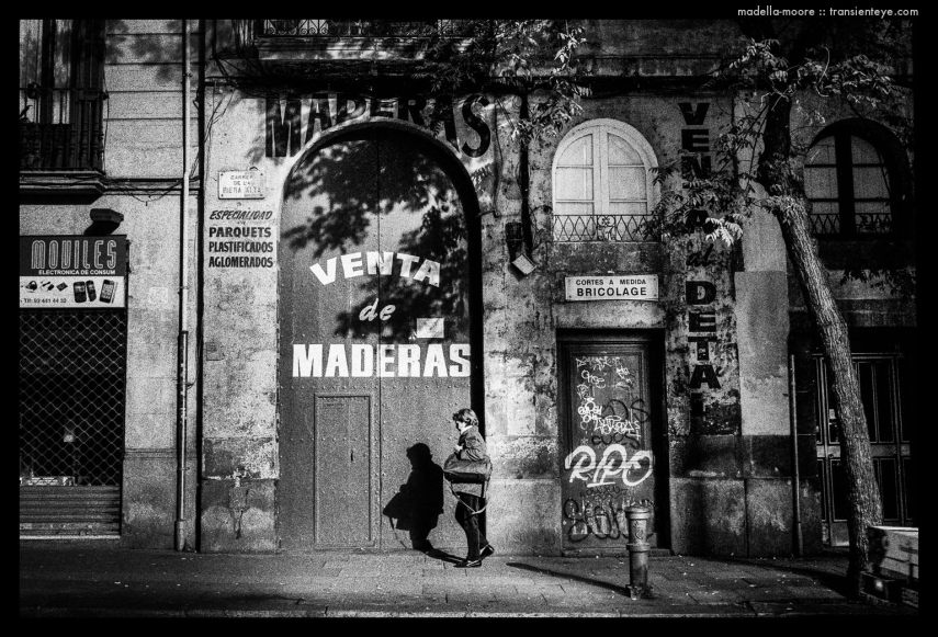 Street Photography, Barcelona. Leica M7 met Zeiss Biogon 2/35 en Ilford HP5 plus.